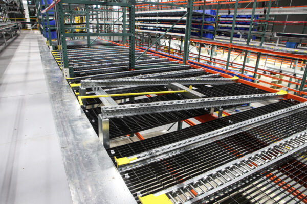 Loading pallet flow rack
