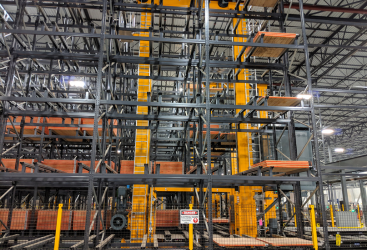 Warehouse conveyor system in operation