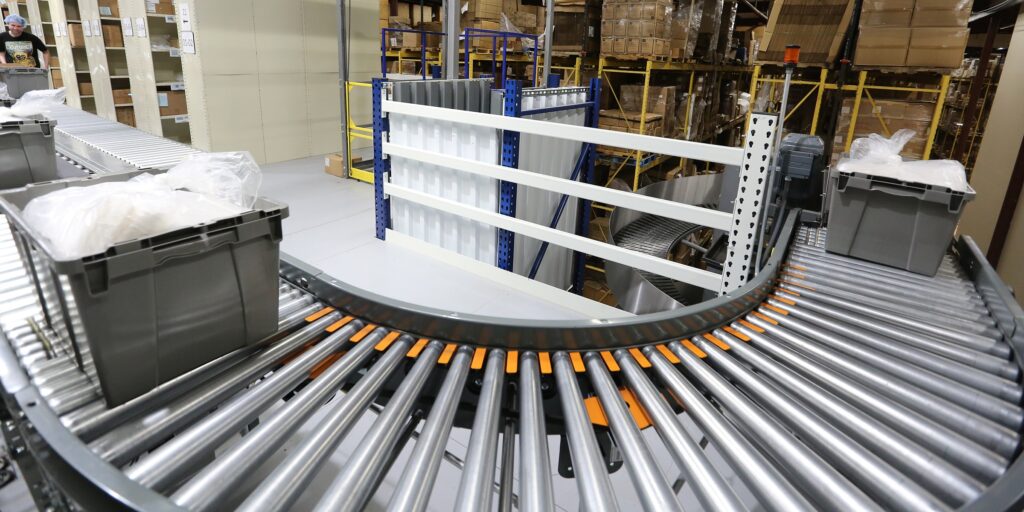 Conveyer belt moving bins