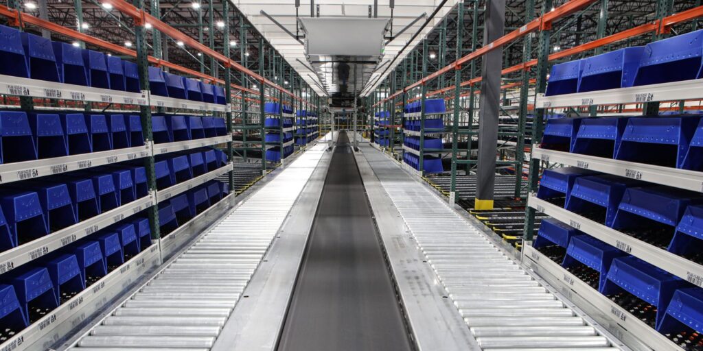 warehouse conveyor systems | Apex Companies