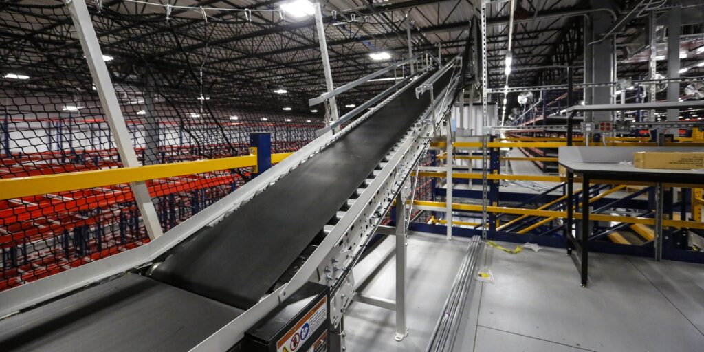 warehouse conveyor system | Apex Companies